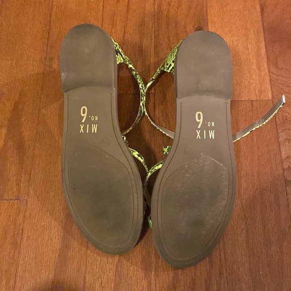 Barely worn sandals—like new! - Picture 8 of 9